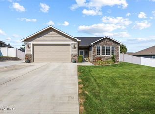 7307 Crown Crest Ave, Yakima, WA 98903