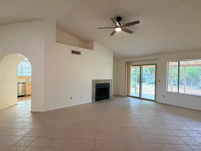1559 E Whitten St — Photo 5
