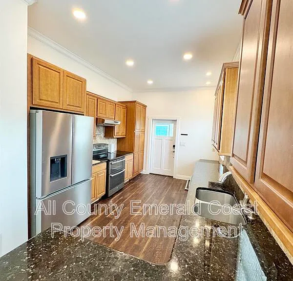 722 Kelly St — Photo 24