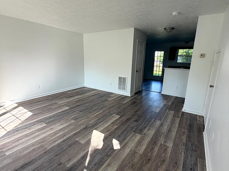 2915 Sorrell Ct — Photo 4