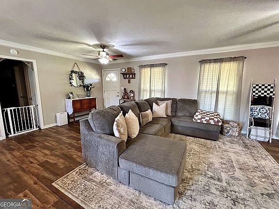 4th image of 41 W Collins St