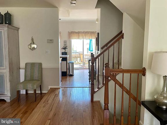 5th image of 7817 Desiree St