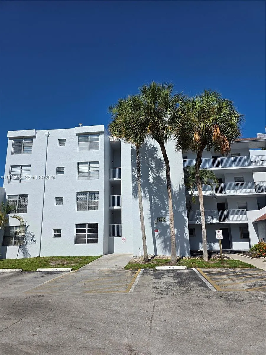 Building Photo - 9450 Live Oak Pl #408