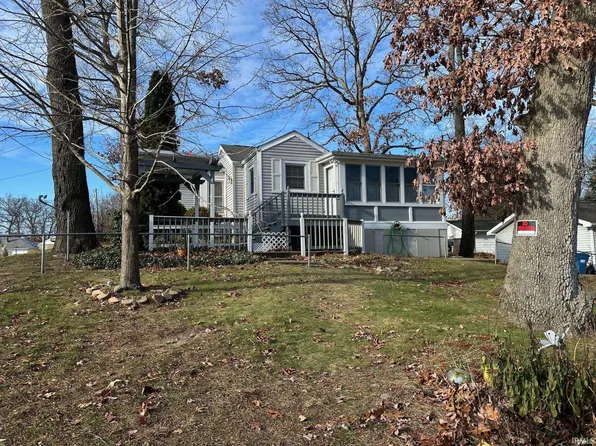 11046 E Pottawotomie Trl, Walkerton, IN 46574