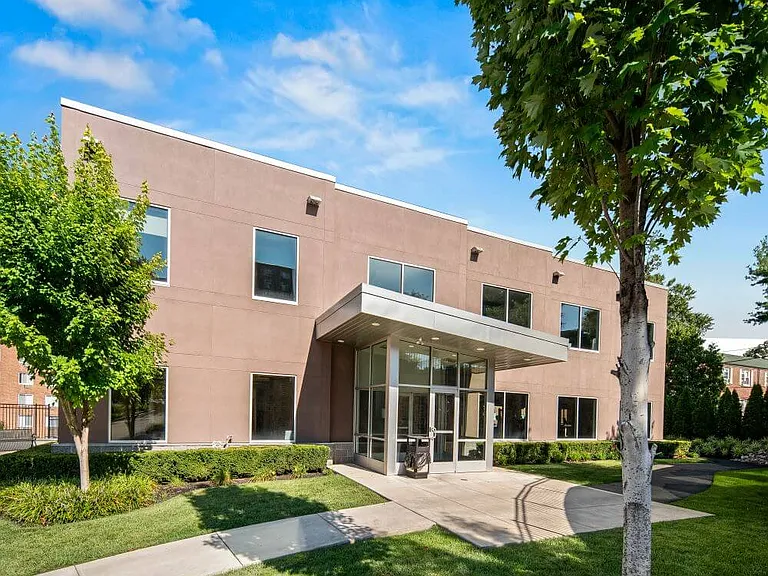 100-york-amenities-exteriors-r