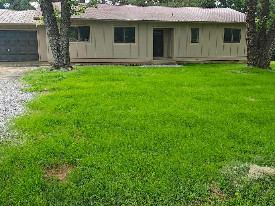 1st image of 404 Maple Dr