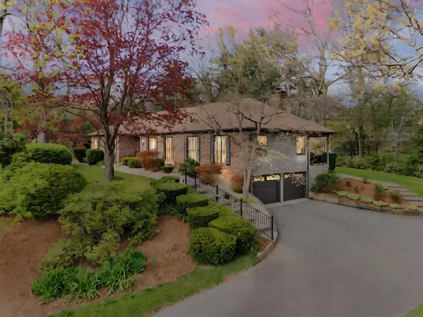 233 Ardsley Rd, Longmeadow, MA 01106