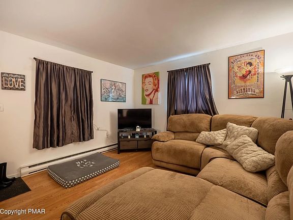spacious livingroom
