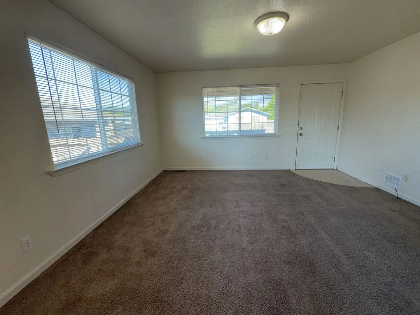 Pet Friendly! Spacious Ranch-Style 3 Bedroom, 1 Bathroom Home in the Heart of Fortuna — Photo 4