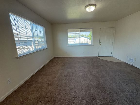 4th image of 3121 Matthew Ln