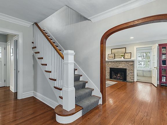 3rd image of 105 N Vine St