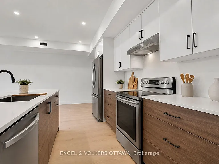 655 Donat St N #10 — Photo 5