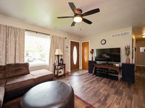 2nd image of 700 Valley Dr