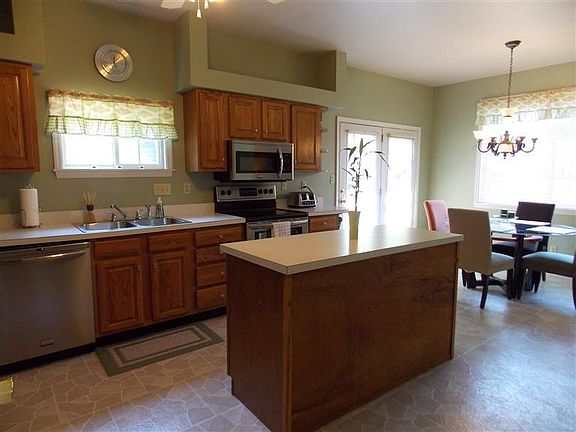 4th image of 727 Winston Hill Dr