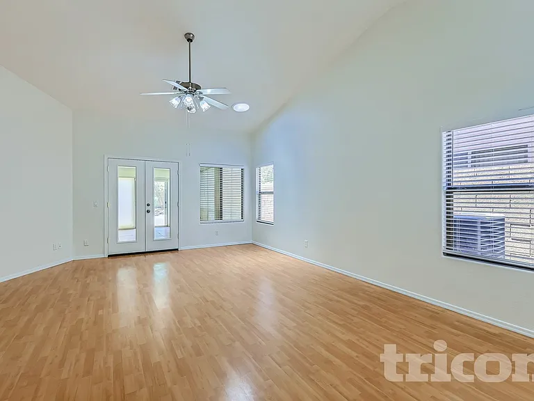 2733 E Gary Way — Photo 3