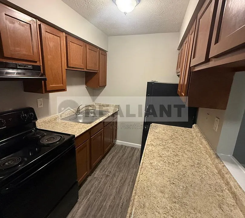 2021 Cambridge Dr #25