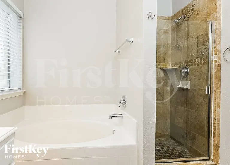 401 Deer Lake Dr — Photo 14