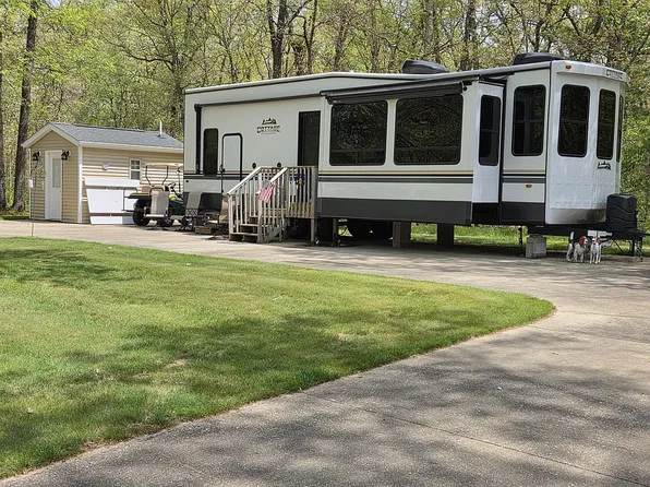 9470 S Orca Cir, Baldwin, MI 49304