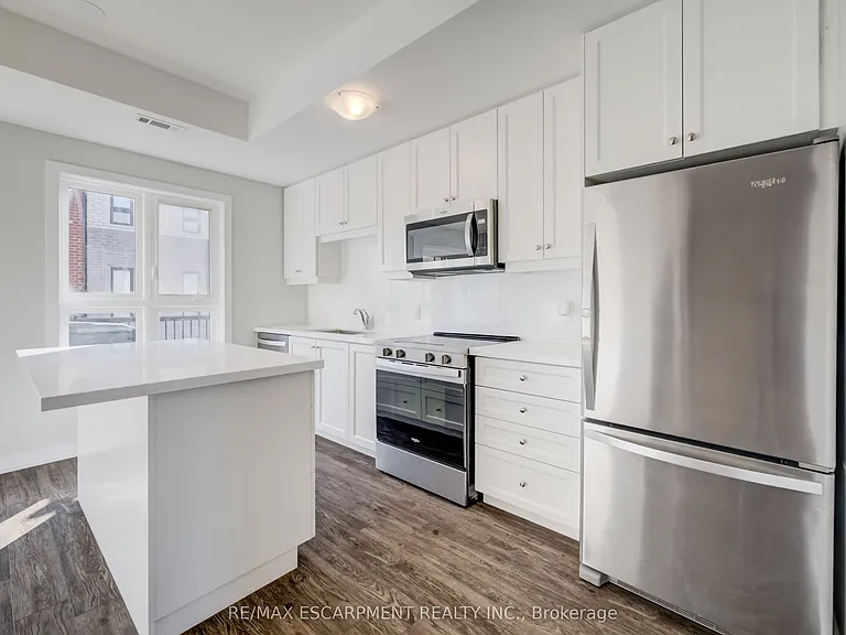 247 Burke St — Photo 12