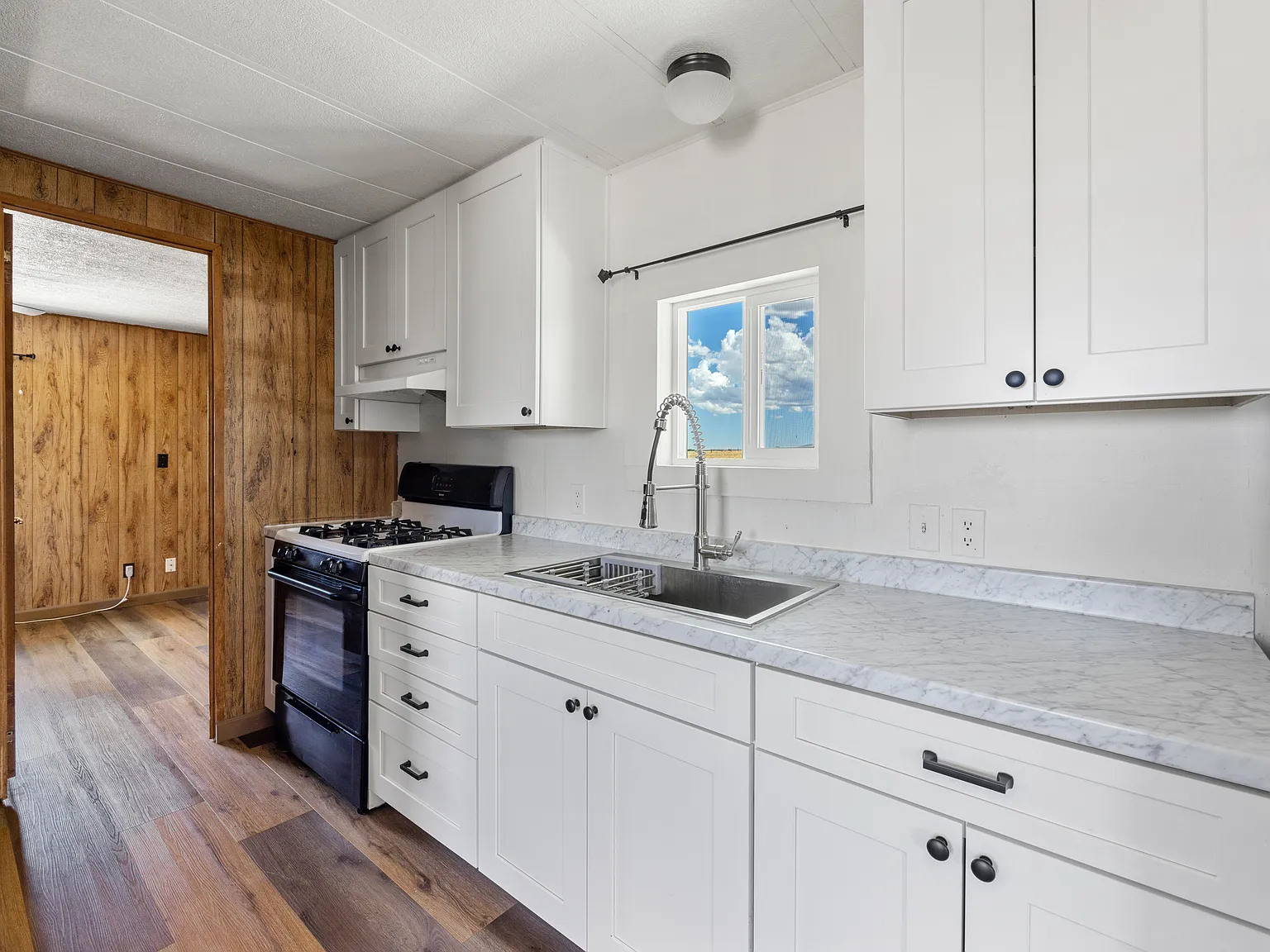 2 bed, 800 sqft, $1,400 — Photo 3
