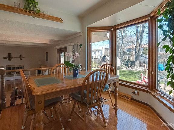 kitchen eating area
