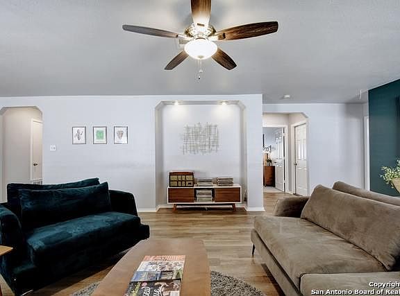 3rd image of 4007 Wisteria Way