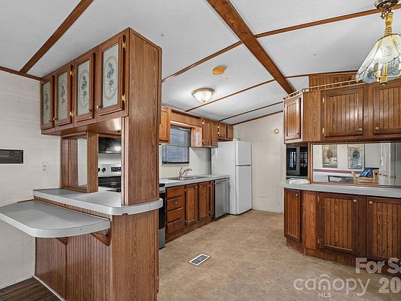 5th image of 1029 Cy Cir