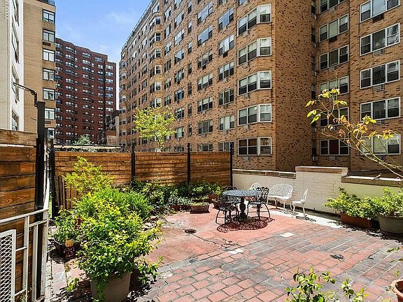2nd image of 150 E 77th St APT 2A