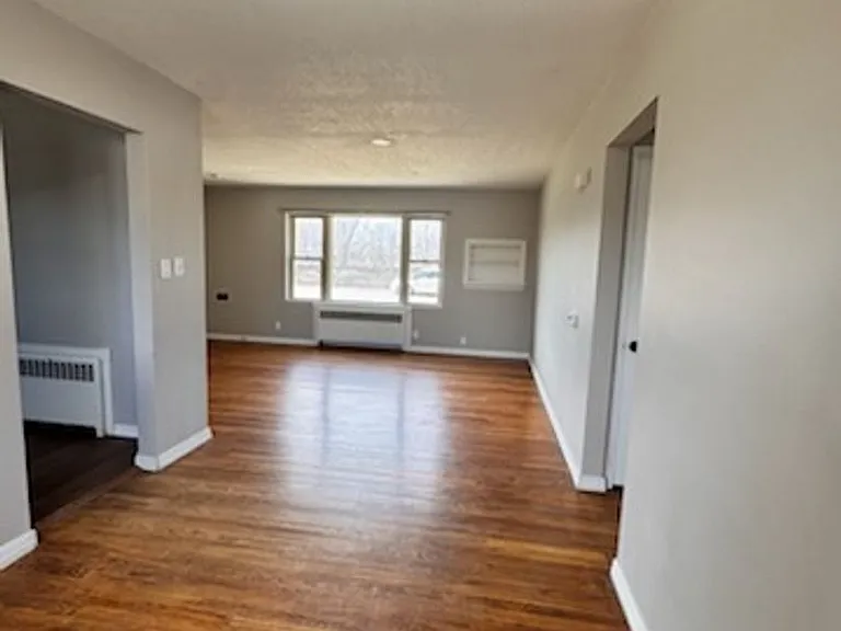 1660 St Joseph Blvd — Photo 2