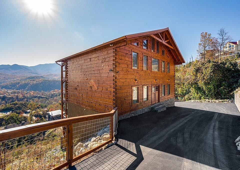 1st image of 652 Kings Way
