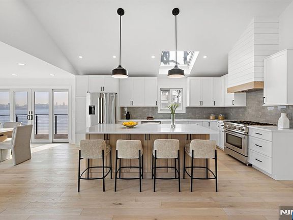 5th image of 27 Shore Rd