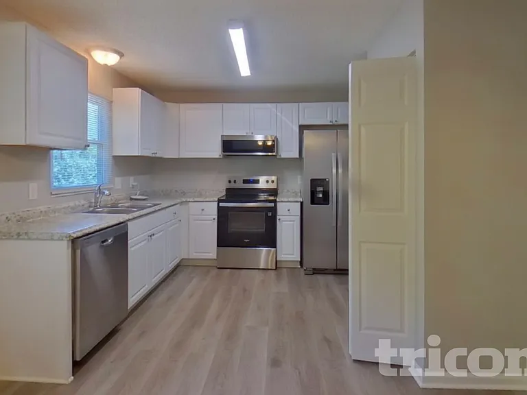111 Woodspur Rd — Photo 5