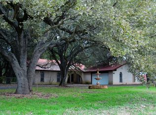 225 Quintana Rd, Seguin, TX 78155