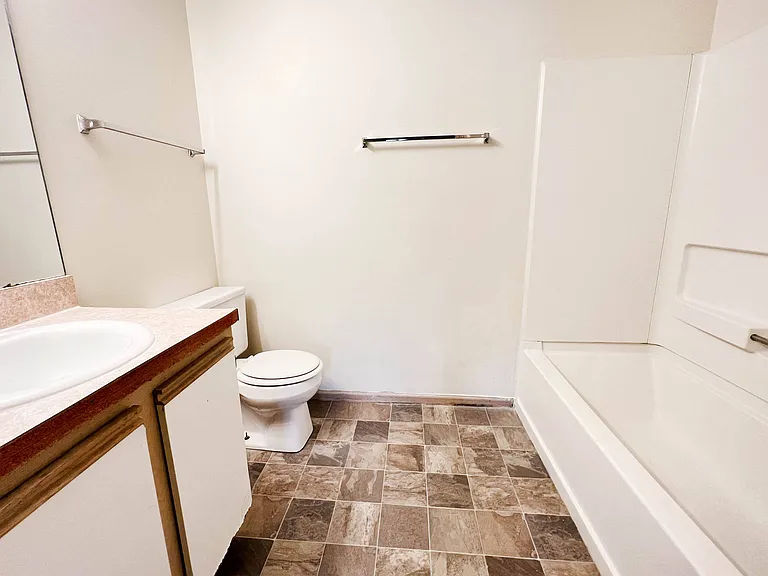 Eagle Crest Apartments — Photo 54