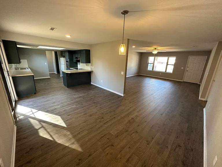 1501 SE South St — Photo 3
