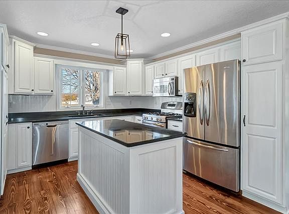 3rd image of 1602 Waterberry Dr