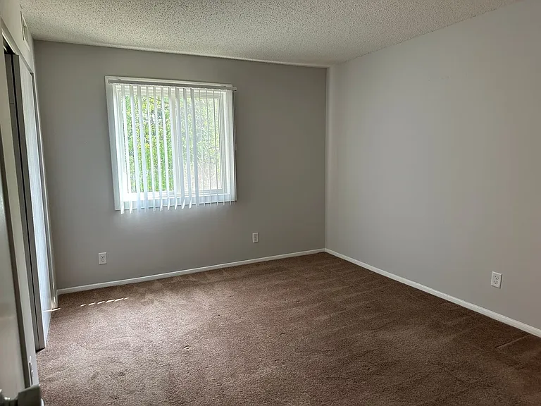 Coventry Court West Apartments — Photo 59