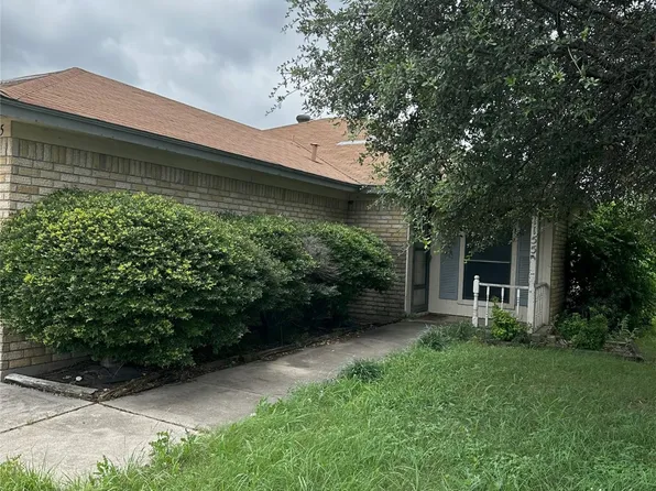 1155 Landsdale Ln, Saginaw, TX 76179