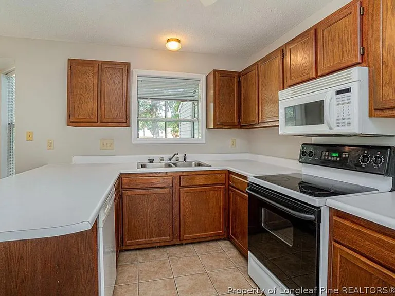 596 Countrytown Dr — Photo 11