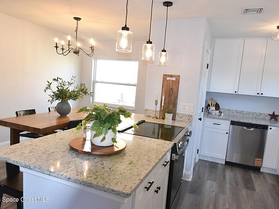 4th image of 280 Spring Dr APT 1