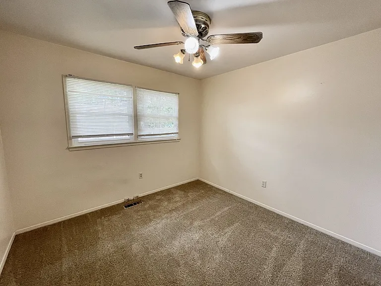 717 Rockwood Dr — Photo 8