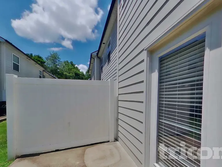 403 Riverwood Ct — Photo 14