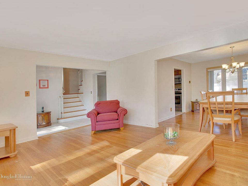 1st image of 5 Strathmore Ln