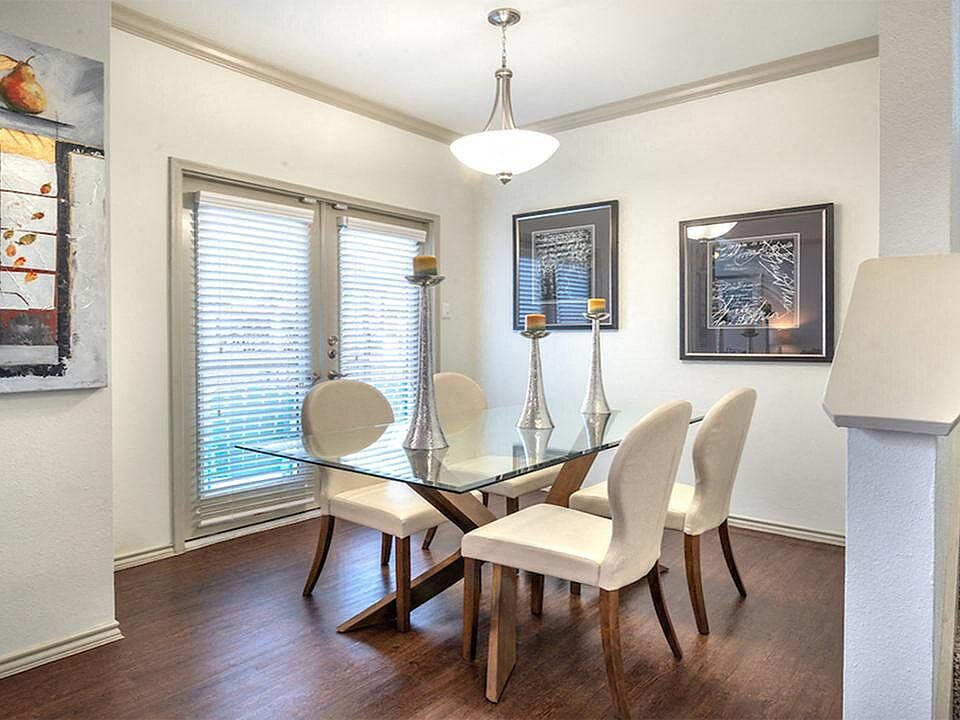 Lakewood on the Trail dining room with wooden floors