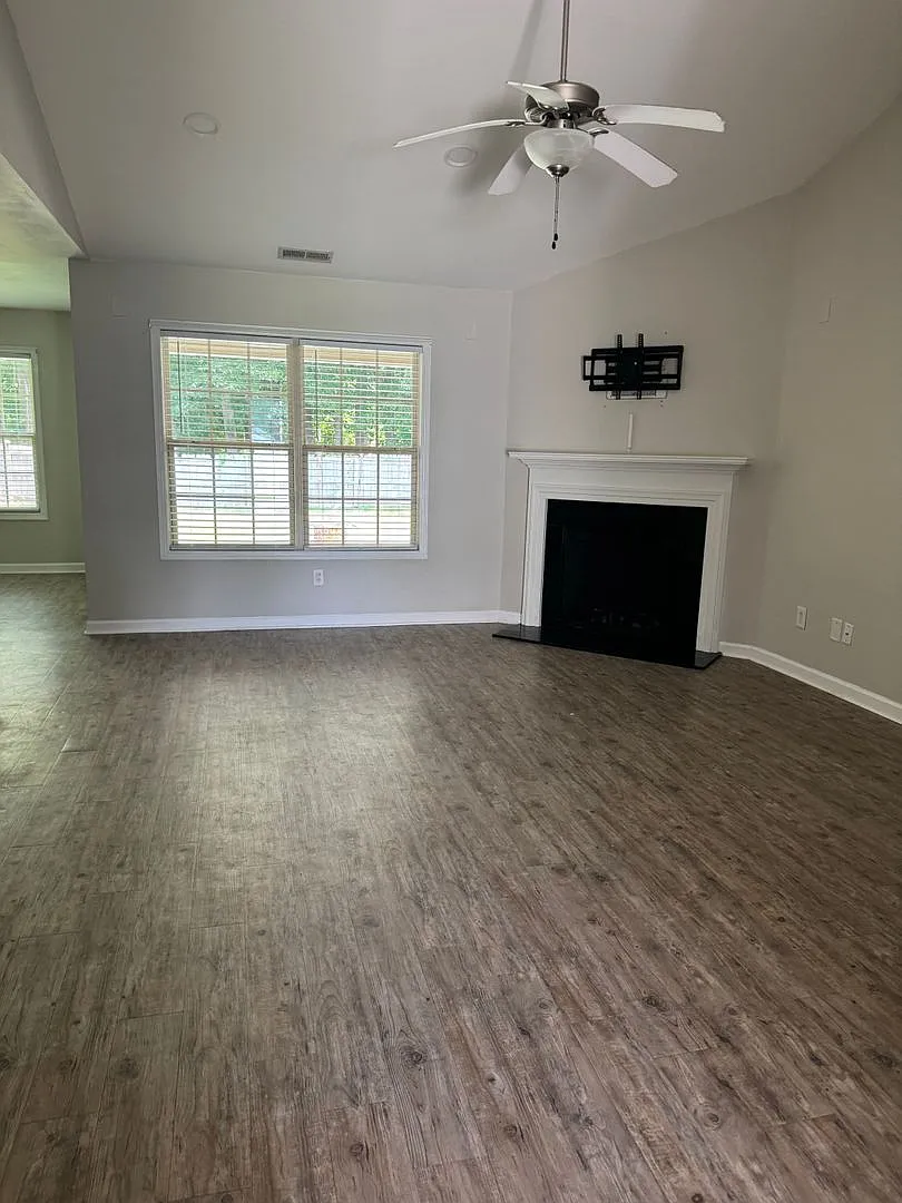 3BD 2BA in Crimson Faire — Photo 4
