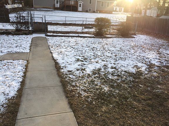 2nd image of 909 Lancaster St