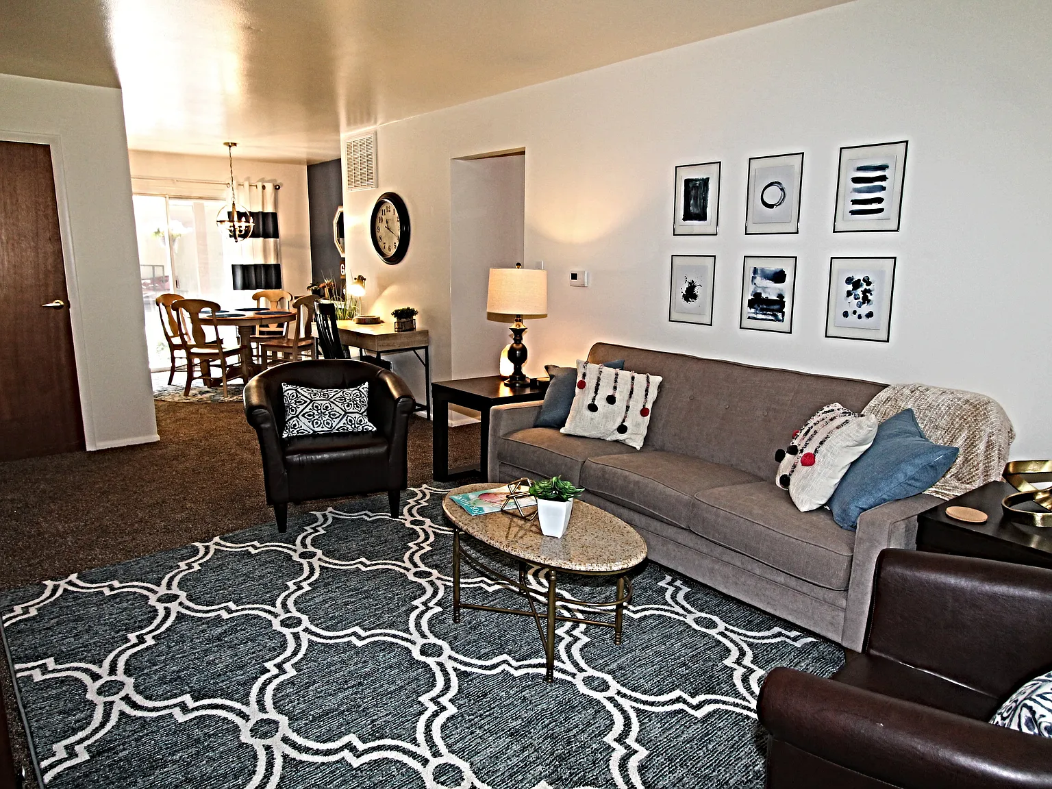 2 bed, 900 sqft, $1,050 — Photo 1