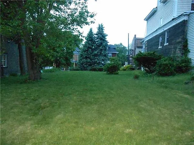 408 Zara St photo 1