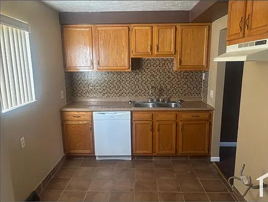 4958 Caroline Dr #15 — Photo 5