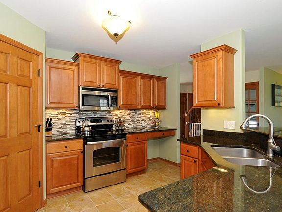 2nd image of W195N17226 English Oaks Dr